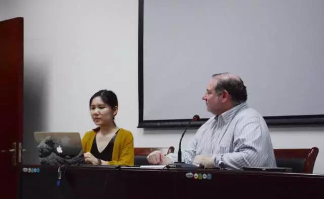 美国福德汉姆大学终身教授兰斯·斯特拉特赴华师大偷情
做讲座 美国福德汉姆大学终身教授兰斯·斯特拉特赴华师大偷情
做讲座